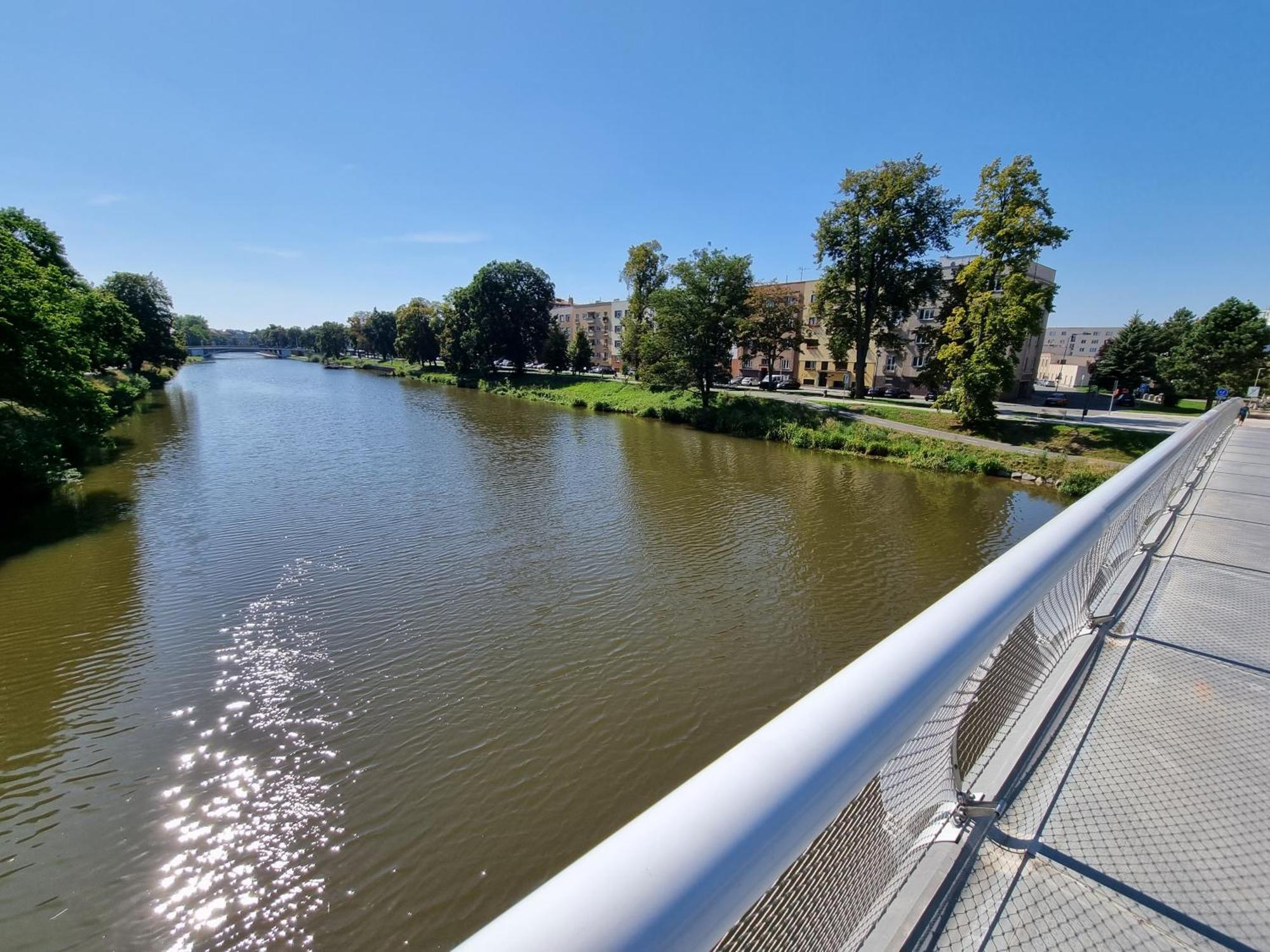Prostorny Byt V Centru U Reky, 2 Loznice, Balkon Hradec Králové Esterno foto
