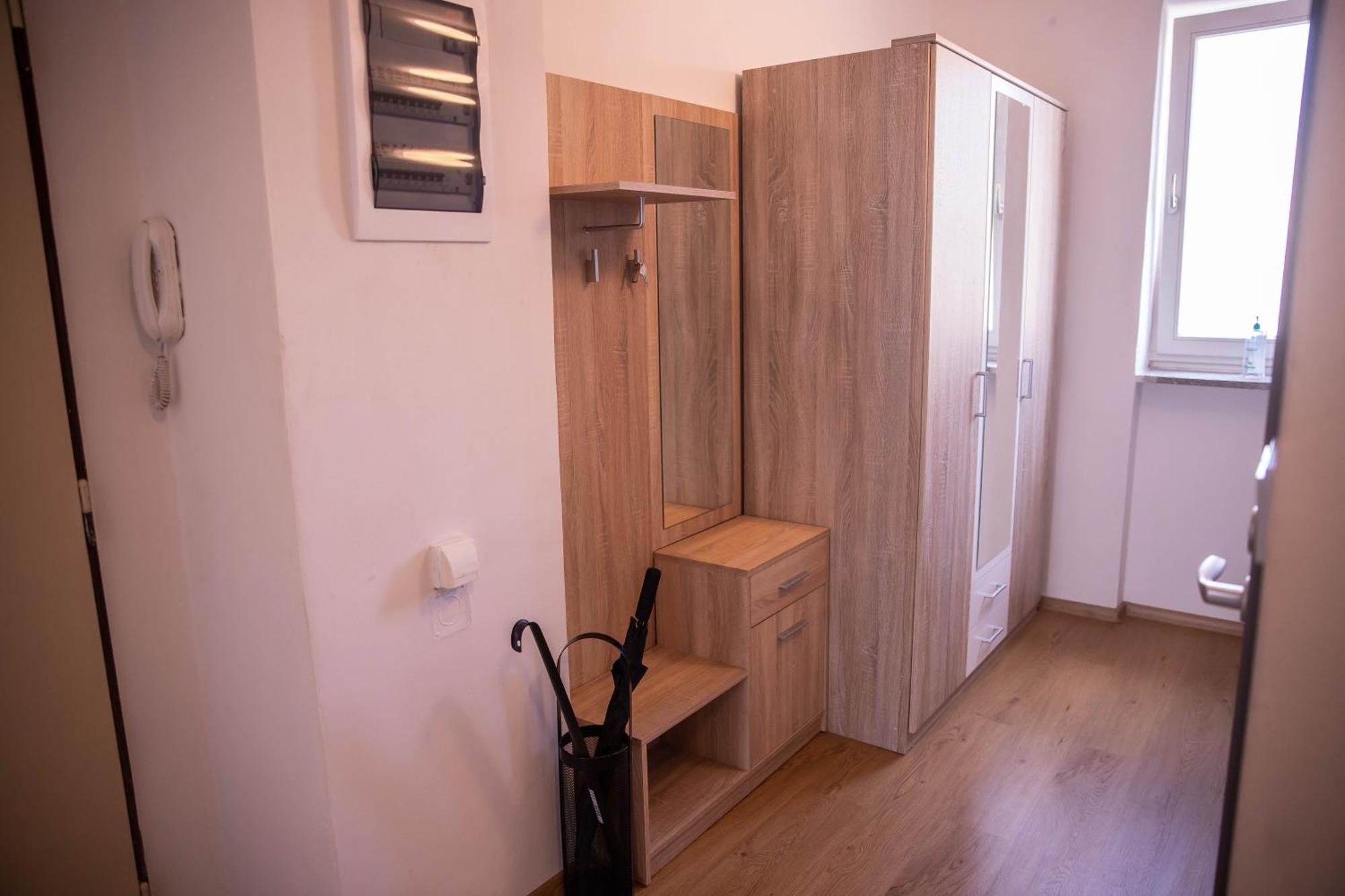 Prostorny Byt V Centru U Reky, 2 Loznice, Balkon Hradec Králové Esterno foto