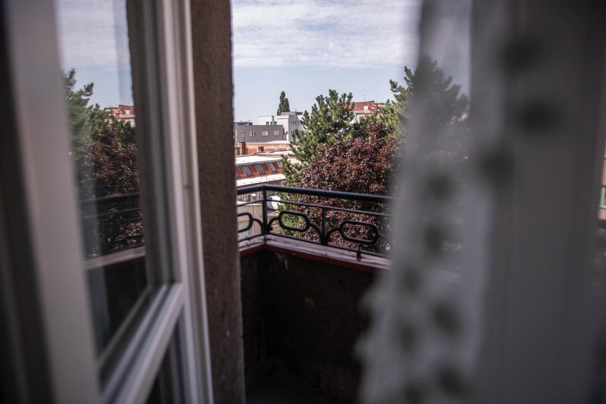 Prostorny Byt V Centru U Reky, 2 Loznice, Balkon Hradec Králové Esterno foto